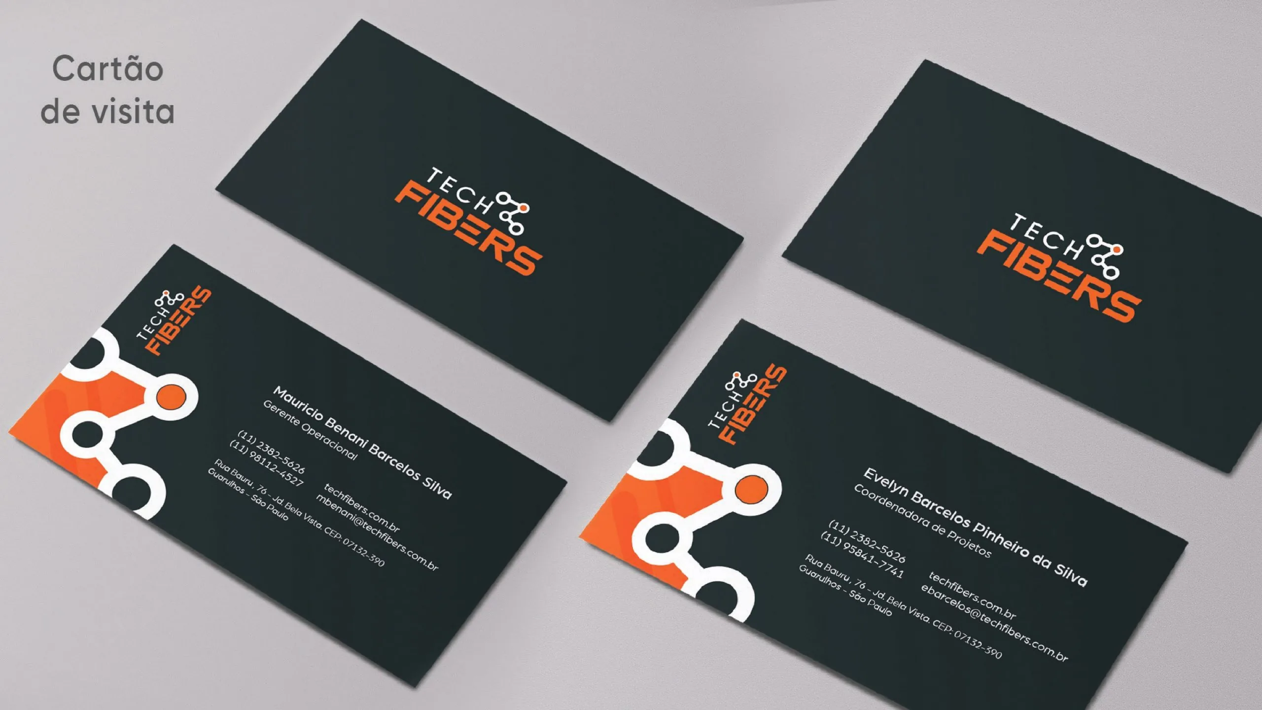 Cartões de visita grafite com o logotipo Tech Fibers na frente e o símbolo em laranja e branco no verso