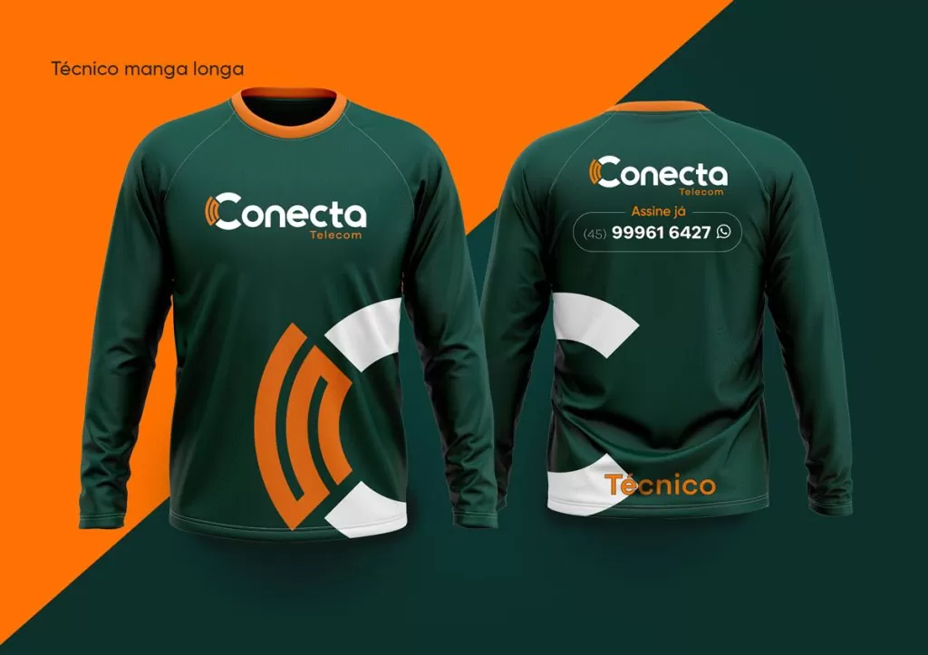 Uniforme da equipe da Conecta Telecom em verde-escuro com detalhes em laranja