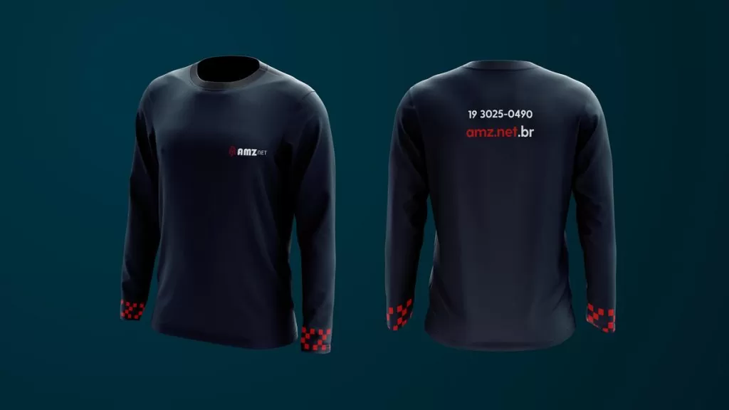 Camisa de manga longa azul-escura, com a logo AMZ Net no peito, padrão de pixels vermelhos nos punhos e telefone e site nas costas