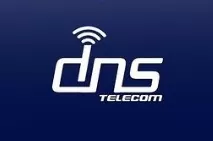 Logo anterior da DNS Telecom: letras dns em branco com sinal de wi-fi no topo e a palavra Telecom, sobre fundo azul-escuro