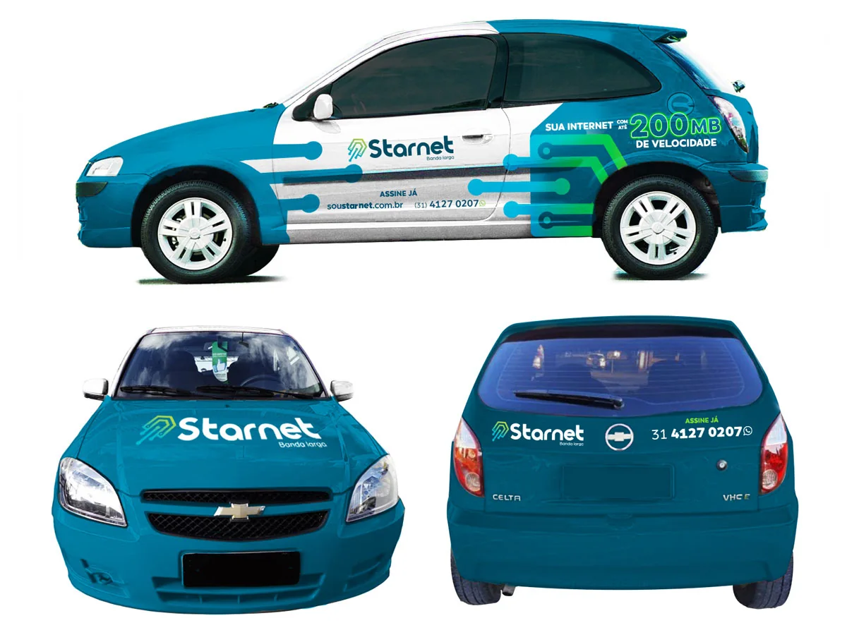 Carro compacto com plotagem em azul-petróleo e branco, linhas de circuito em verde e azul, logo Starnet na porta e no capô e telefone na traseira, em três vistas